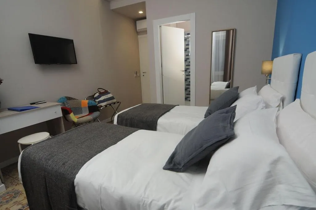 Room, La Casa Di Giorgio, Naples