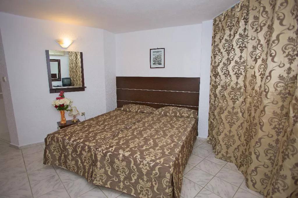 Room, Zora, Bourgas