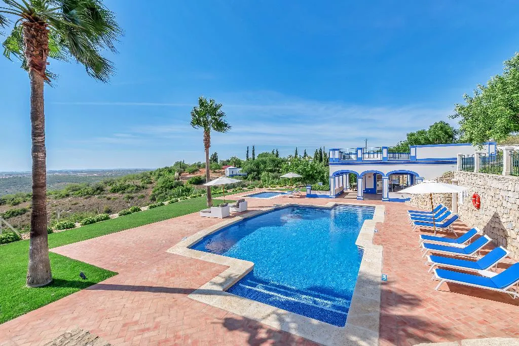VILLA FIVE BEDROOMS TWO BATHROOMS Room, Shantivillas, Algarve