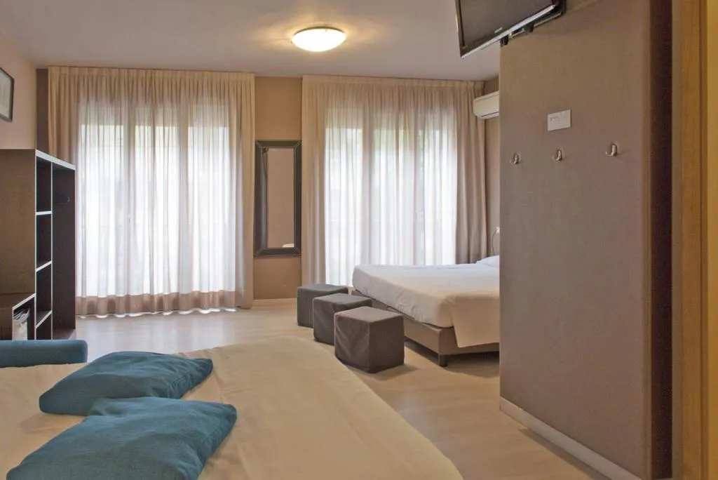 FAMILY ROOM KING SIZE BED Room, M14 Hotel & SPA, Venice