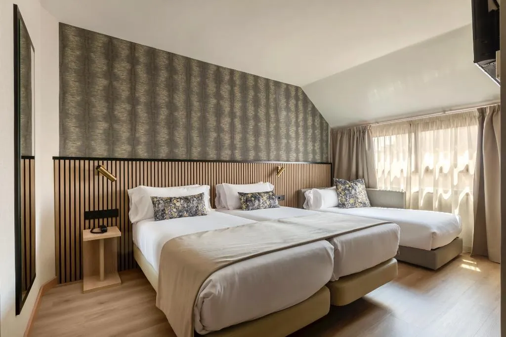 TRIPLE STANDARD Room, Acta Piramides, Madrid