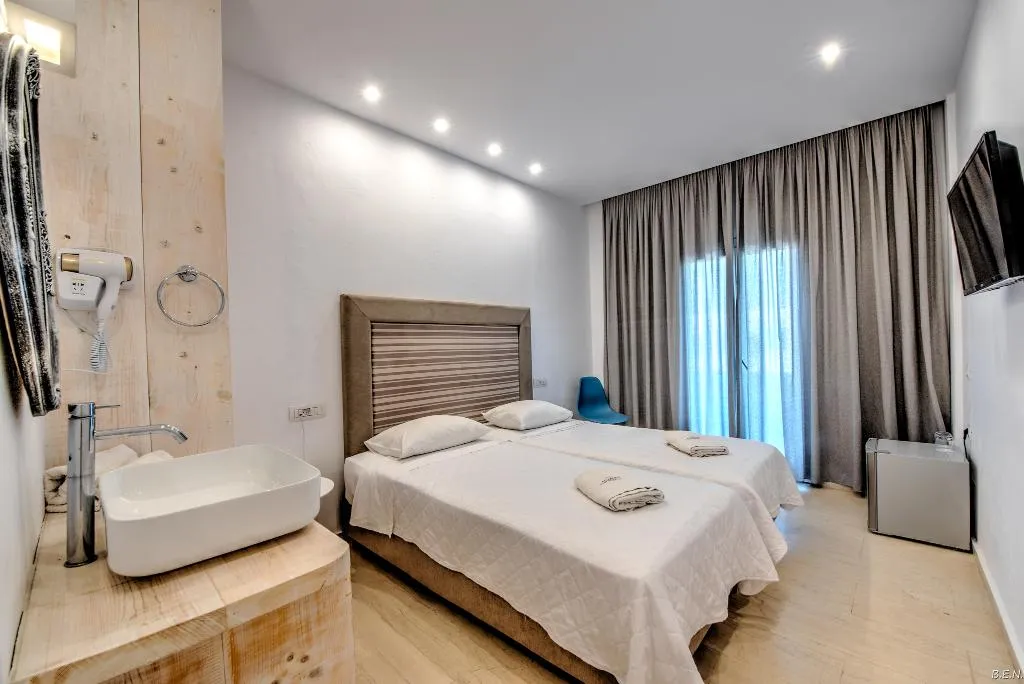 Double or Twin SUPERIOR WITH PRIVATE POOL Room, Anamar Santorini, Rhodes