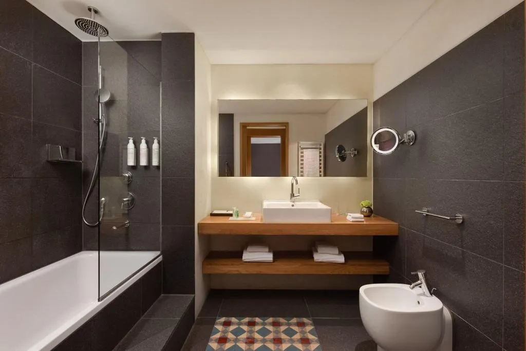 JUNIOR SUITE KING SIZE BED Room, Le Meridien Barcelona, Barcelona