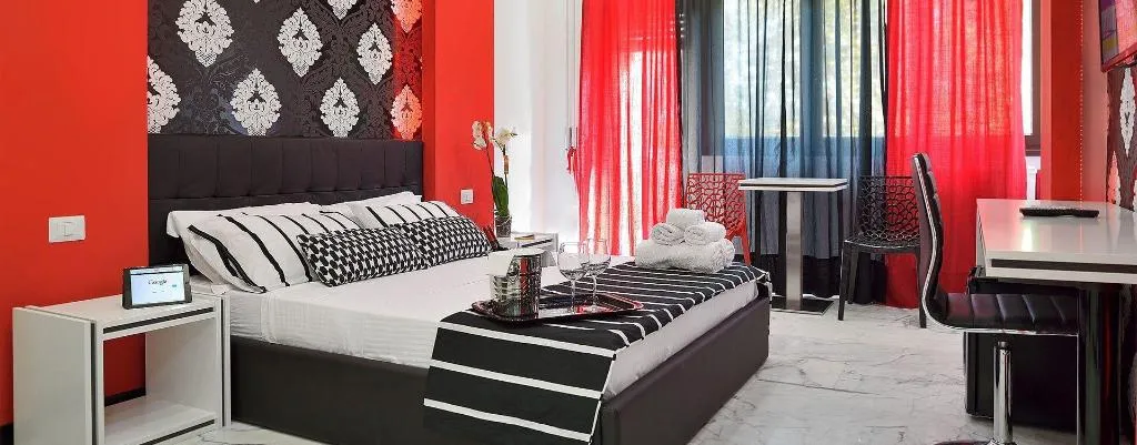 Room, Black & White G&G, Rome