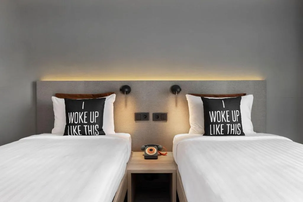 TWIN WITH BALCONY Room, Moxy Barcelona, Barcelona