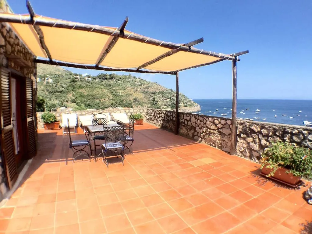 Room, Marina del Cantone Chalet, Naples