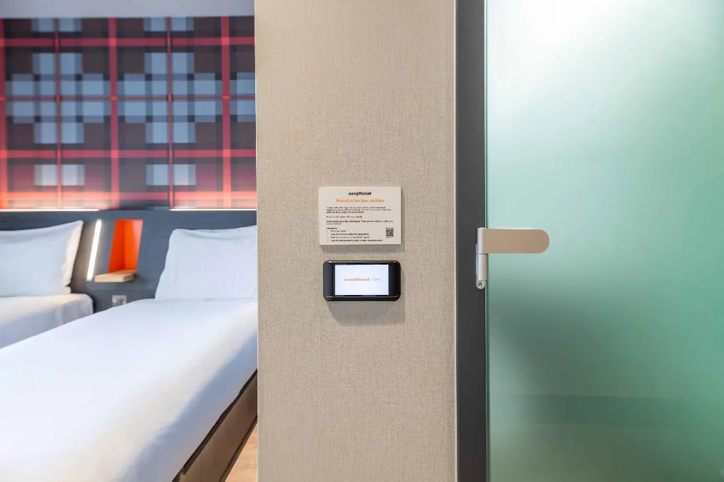 TWIN STANDARD Room, easyHotel Dublin City Centre, Dublin