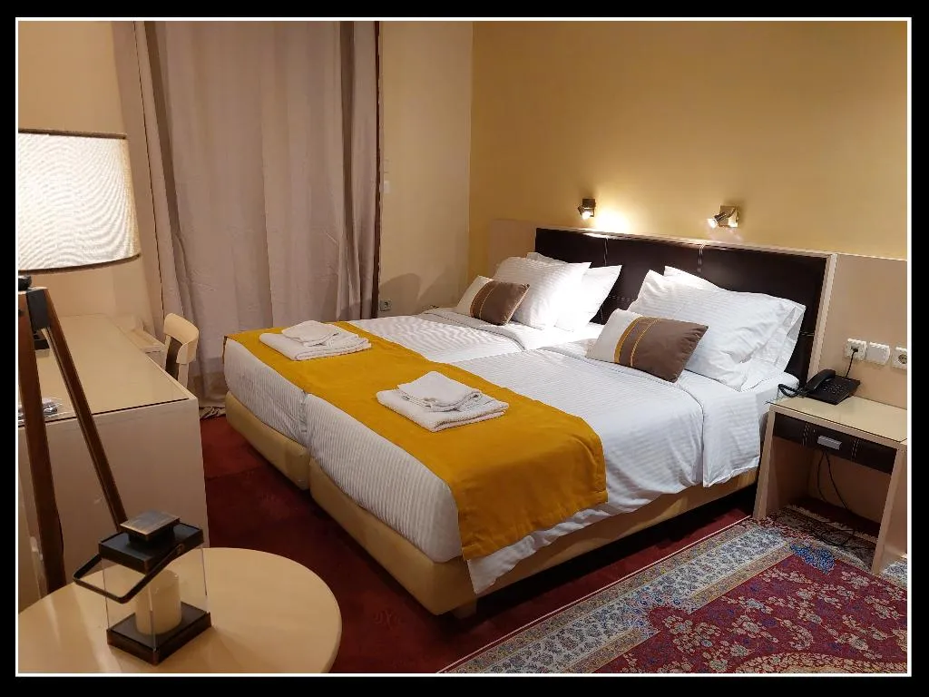 TRIPLE STANDARD Room, Lakonia, Athens