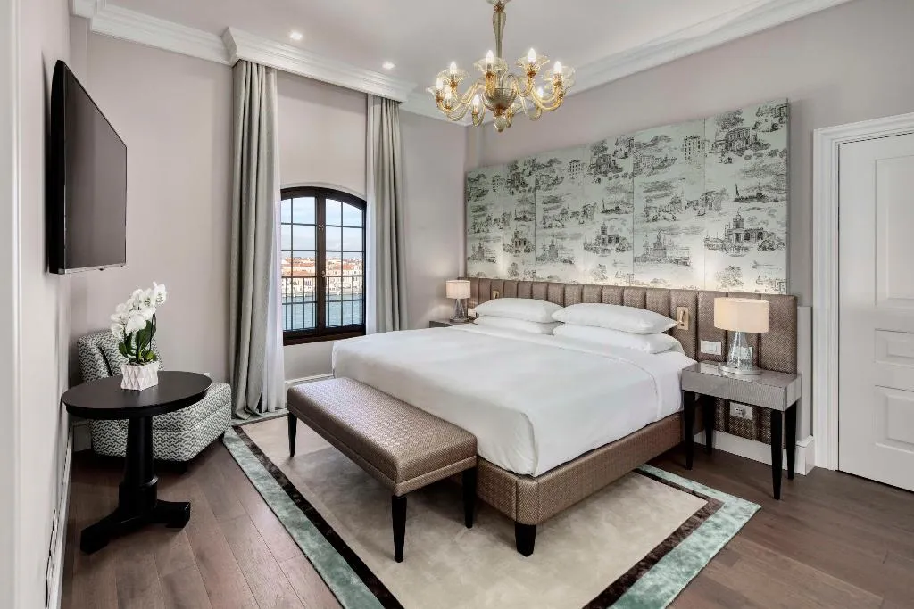 SUITE EXECUTIVE KING BED Room, Hilton Molino Stucky Venice, Venice