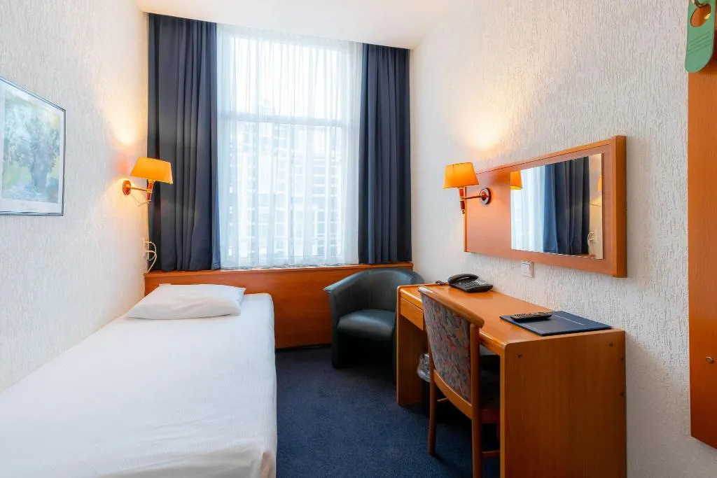 SINGLE STANDARD Room, Owl Hotel, Amsterdam