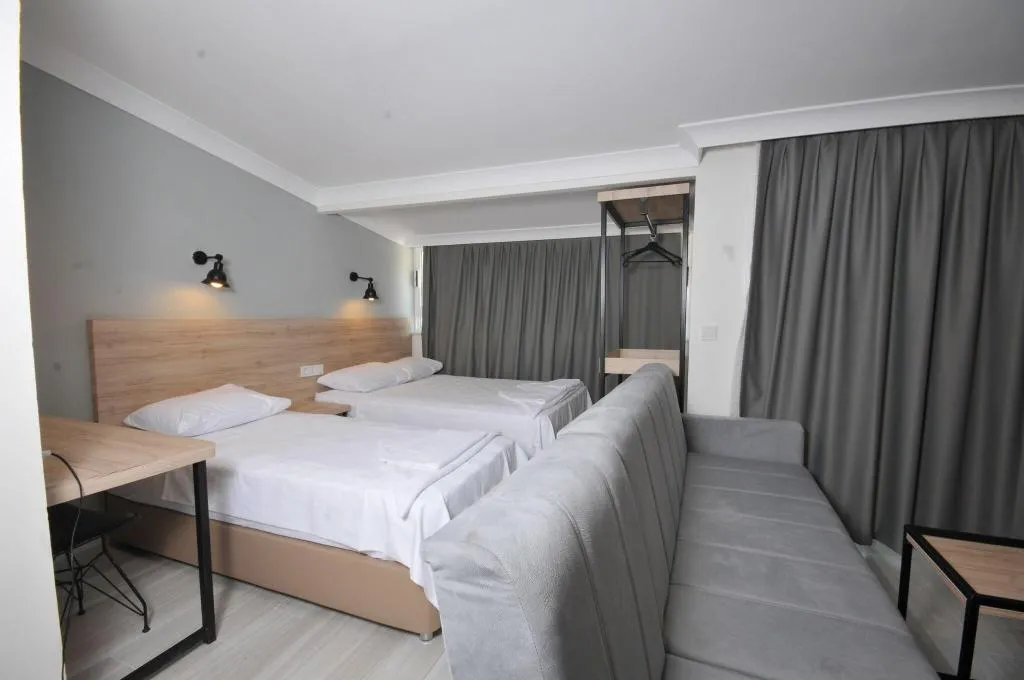 Room, Sema, Dalaman