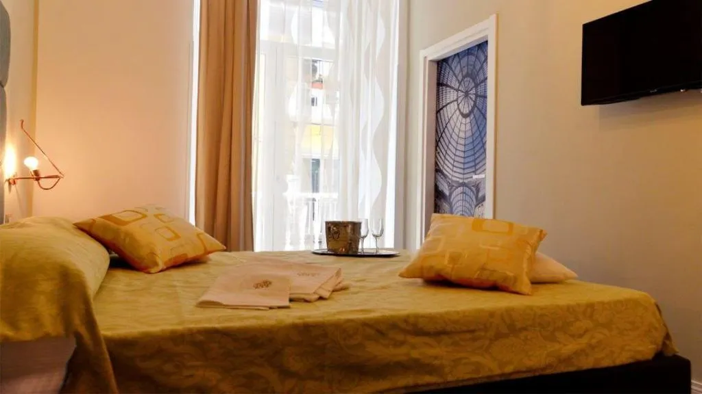 Room, Chiaia Roof, Naples