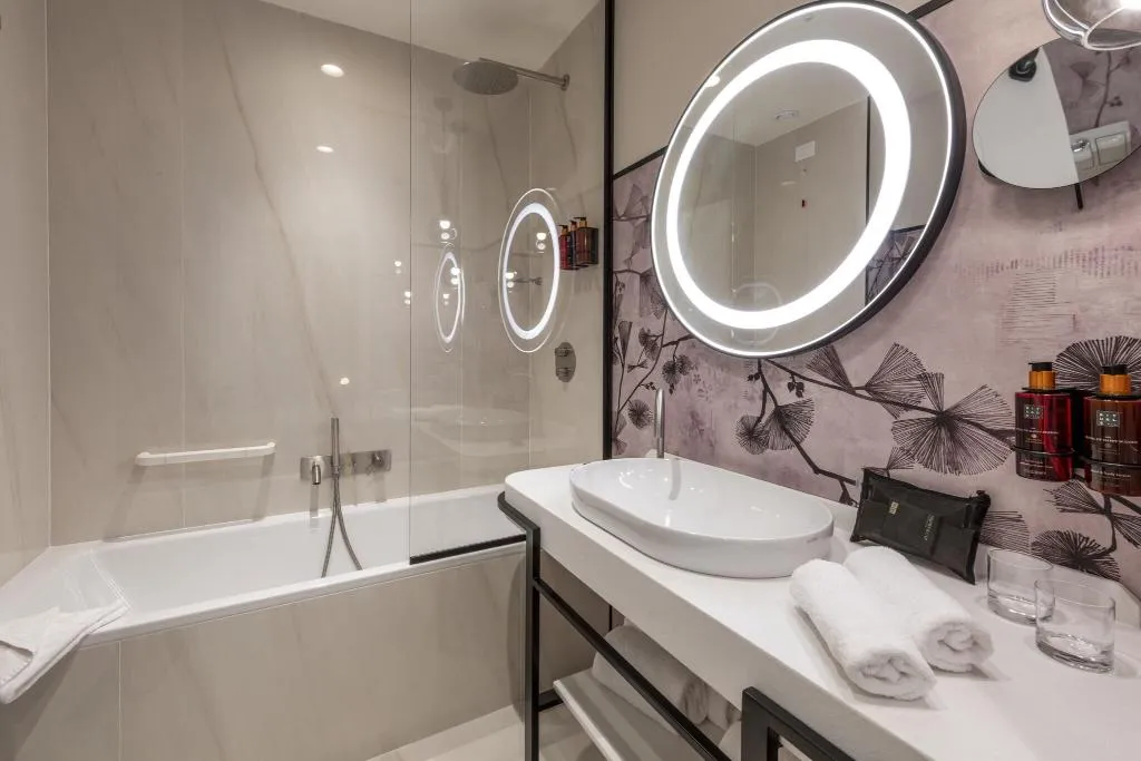 SUITE QUEEN SIZE BED Room, H10 Palazzo Galla, Rome