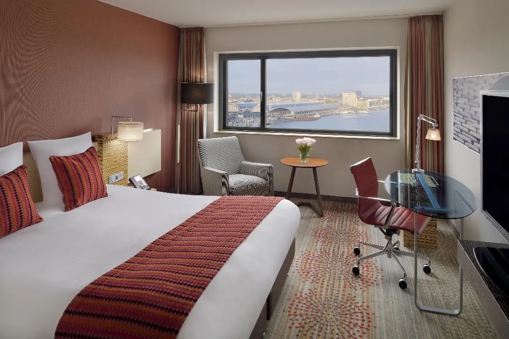 DOUBLE EXECUTIVE CITY VIEW Room, Movenpick Hotel Amsterdam City Centre, Amsterdam