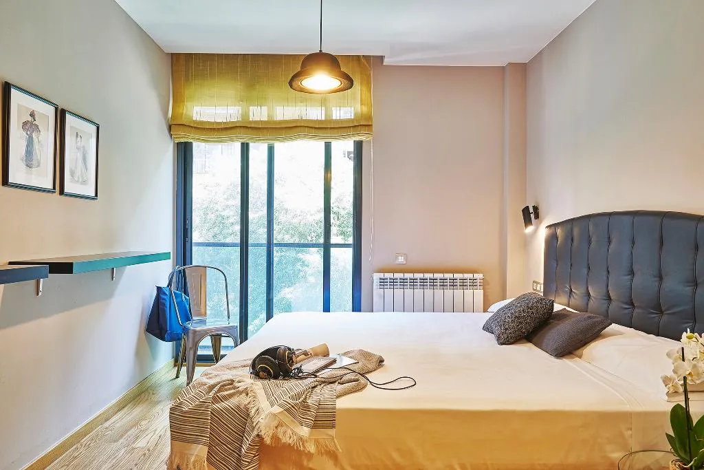 APARTMENT CAPACITY 6 TWO BEDROOMS Room, AinB Sagrada Familia Apartments, Barcelona
