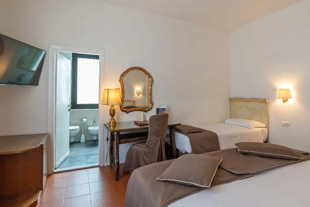TRIPLE STANDARD Room, Machiavelli Palace, Florence