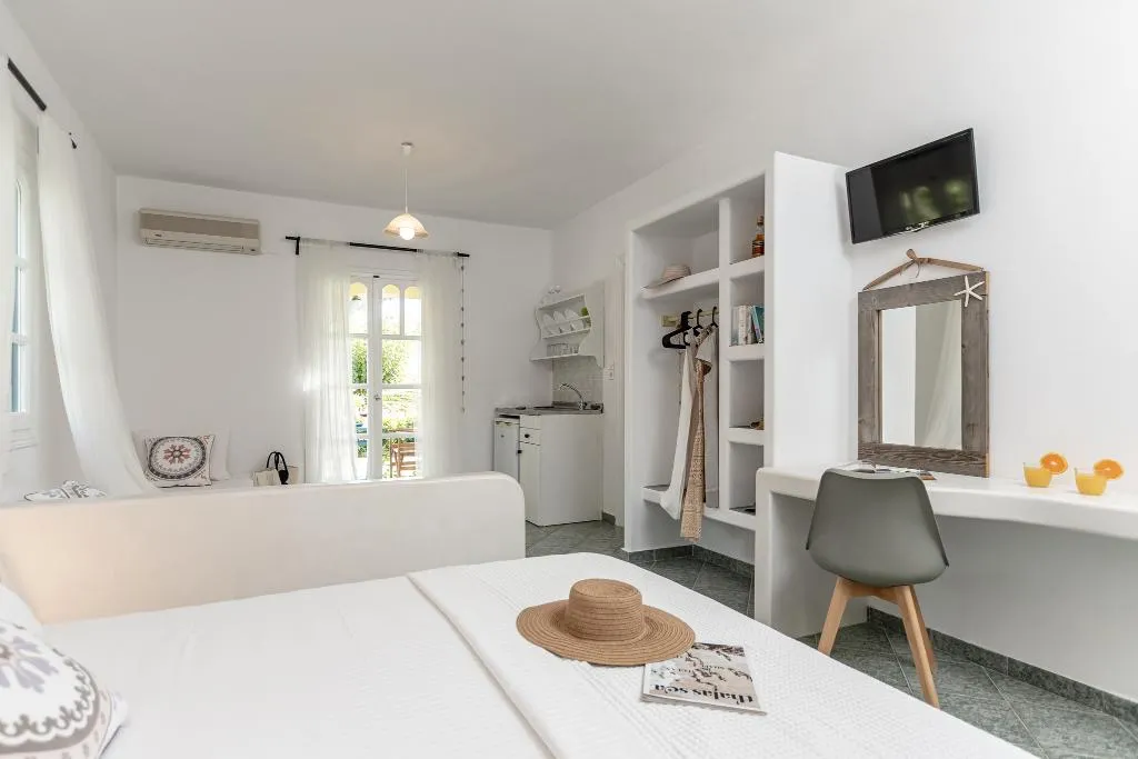 FAMILY ROOM DELUXE WITH TERRACE Room, Palatiana Agriturismo - Philoxenia Cottages, Crete