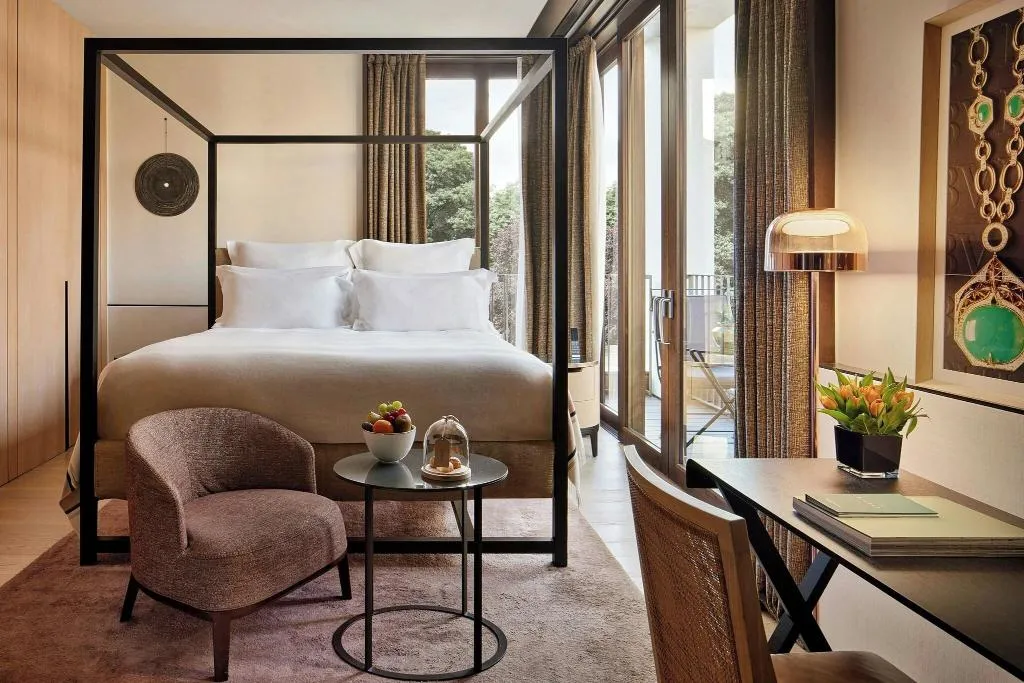 DOUBLE DELUXE KING BED Room, Bulgari Milan, Milan