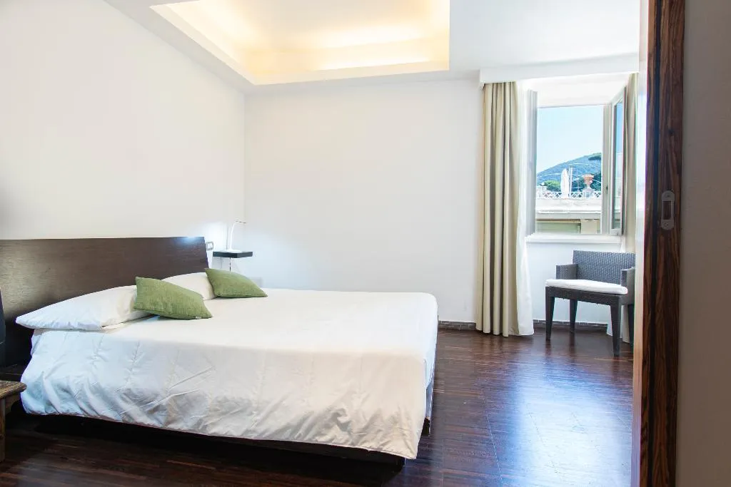 DOUBLE CLASSIC Room, Marina 10 Boutique & Design Hotel, Naples