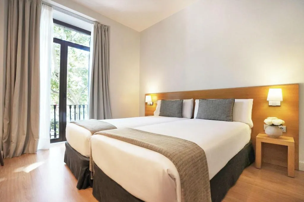 TWIN CITY VIEW TWO BEDS Room, Arc La Rambla, Barcelona