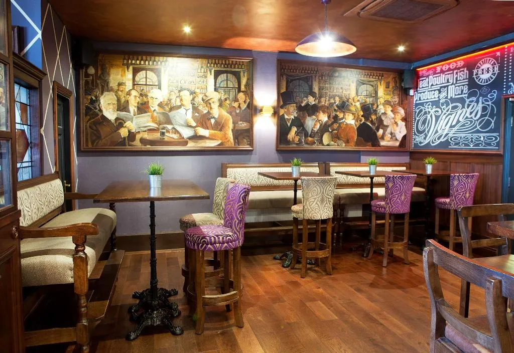 Bar, The Rine Hotel, Shannon