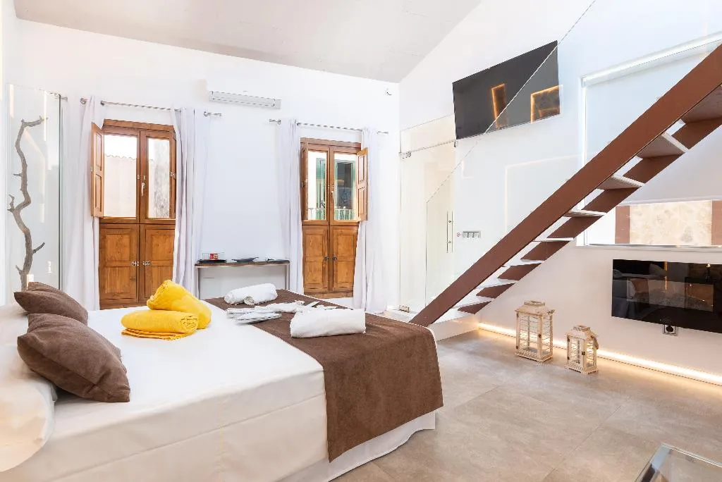 SUITE WITH PRIVATE POOL Room, Can Simo Turismo de Interior, Majorca