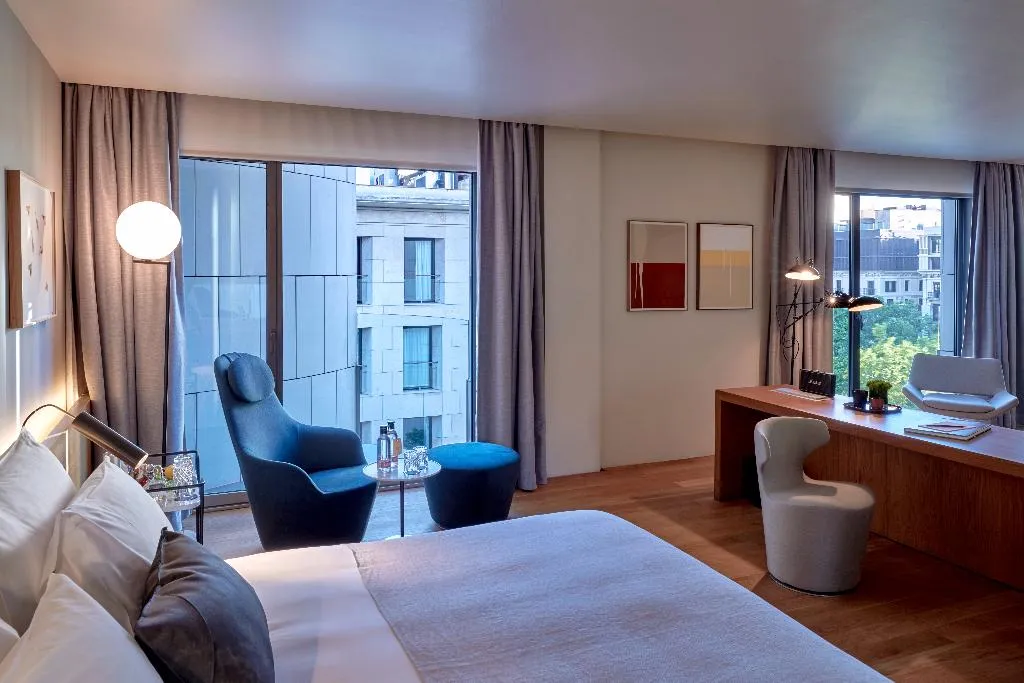 JUNIOR SUITE STANDARD Room, Sir Victor Hotel part of Sircle Collection, Barcelona