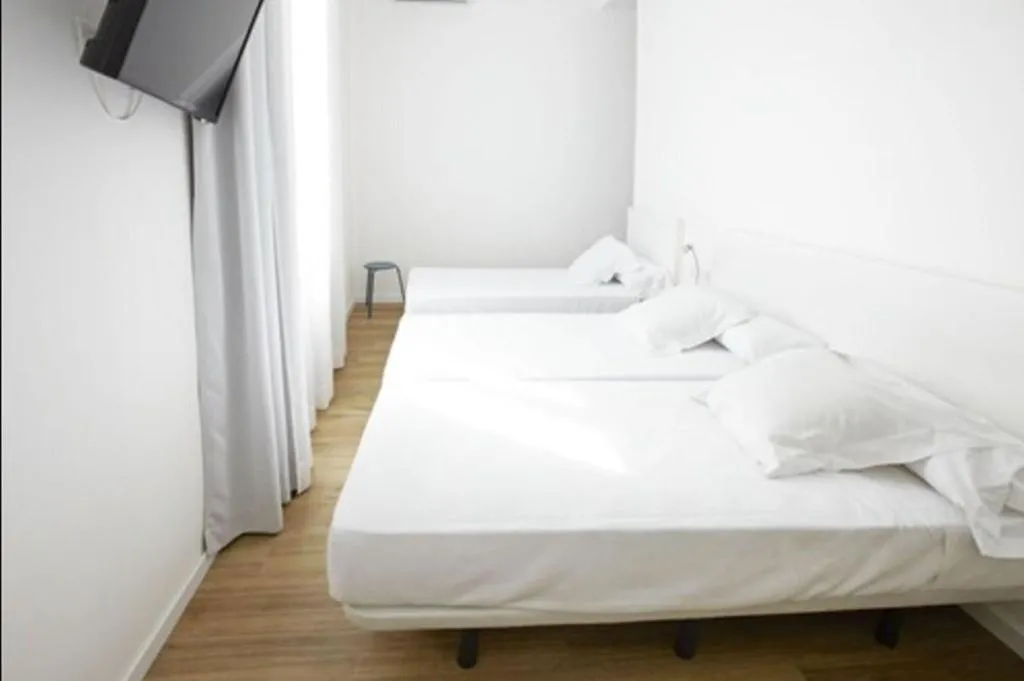 Room, Som Nit Born, Barcelona