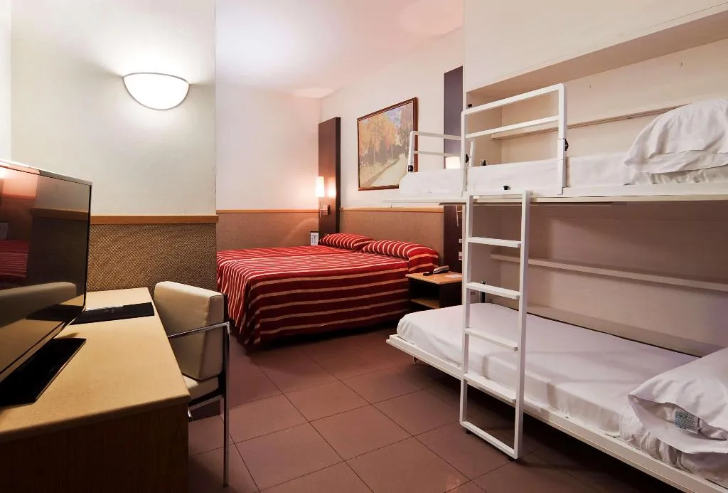 Room, Catalonia Hispalis, Seville