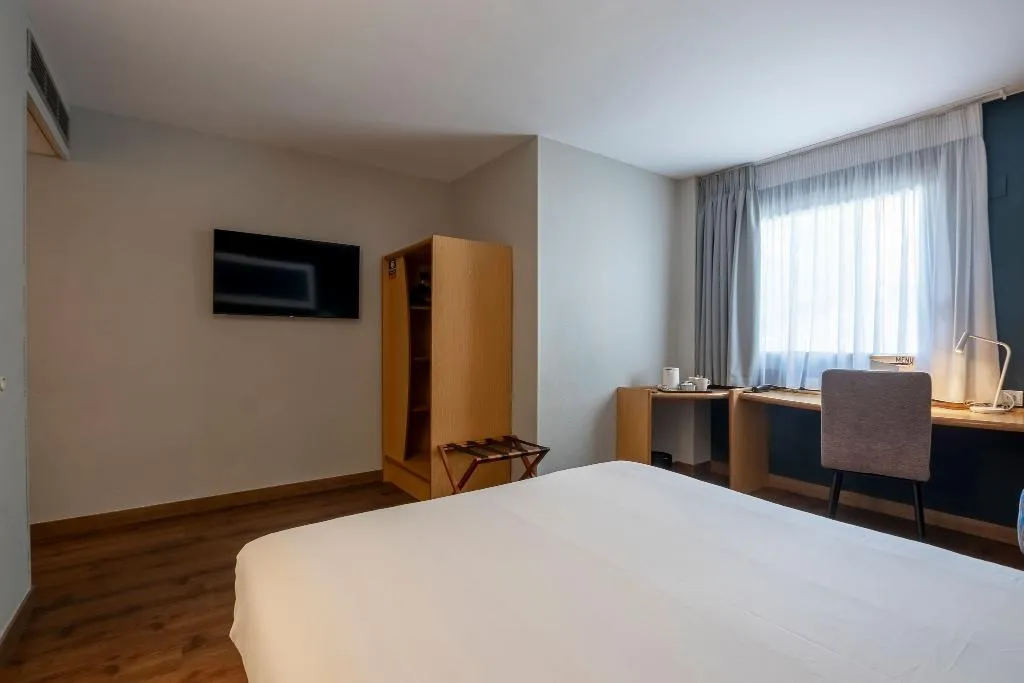DOUBLE Accessible Room, Travelodge Alicante Puerto, Costa Blanca