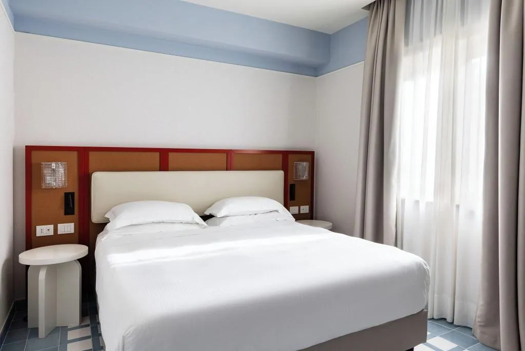 SUITE QUEEN SIZE BED Room, Hotel Plaza, Naples