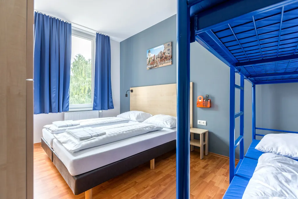 FAMILY ROOM STANDARD Room, a&o Salzburg Hauptbahnhof, Salzburg