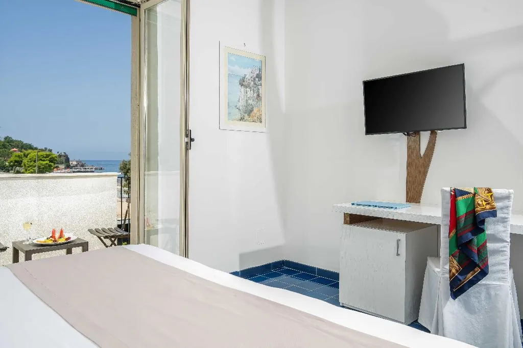 Double or Twin SUPERIOR PARTIAL OCEAN VIEW Room, Hotel Le Axidie BW Signature Collection, Naples