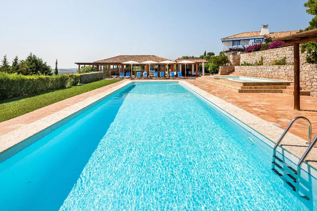 VILLA FOUR BEDROOMS Room, Shantivillas, Algarve