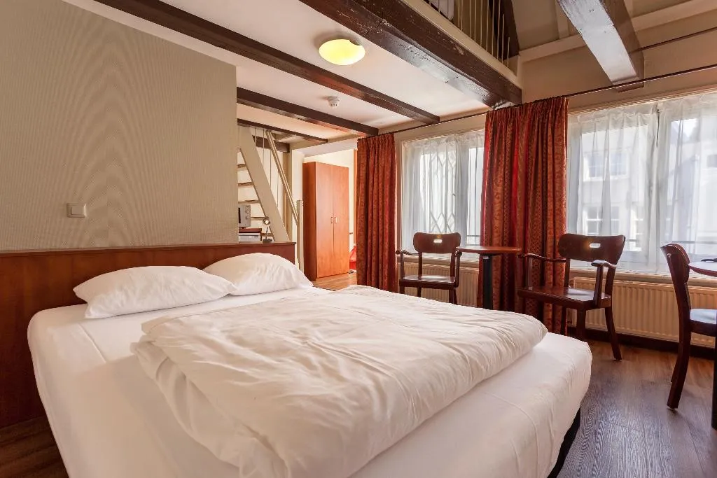 FAMILY ROOM STANDARD Room, A-train, Amsterdam