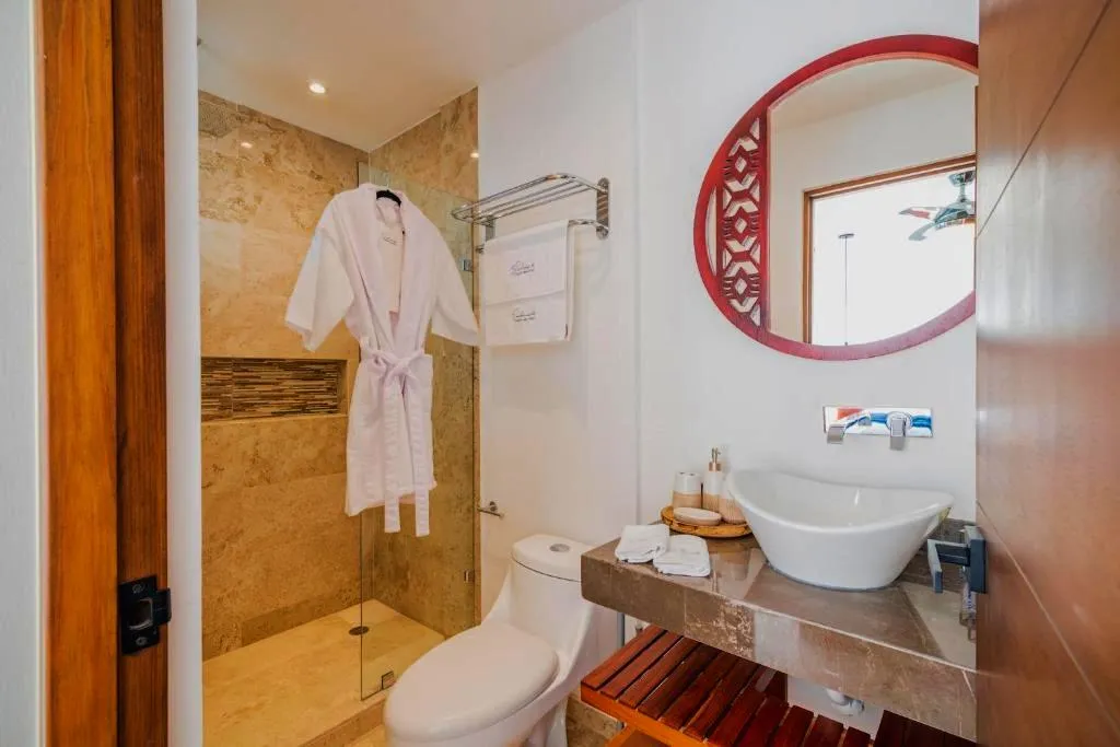 APARTMENT SUPERIOR WITH BALCONY Room, Emiliano 42 Condos Boutique, Playa Del Carmen