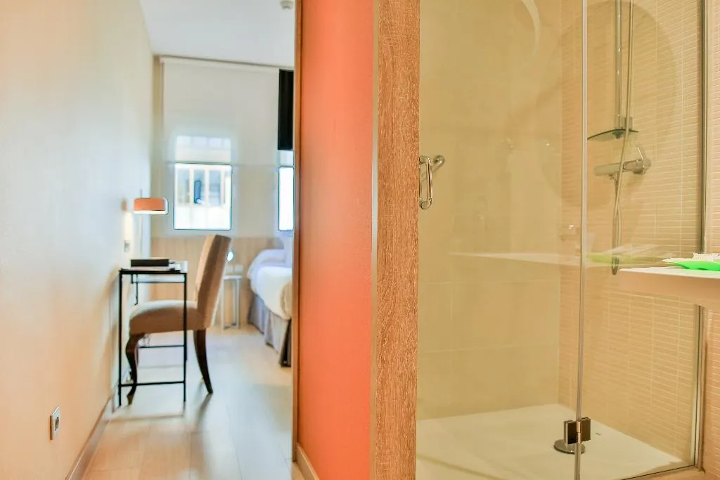 SINGLE STANDARD Room, Hotel Opera, Madrid