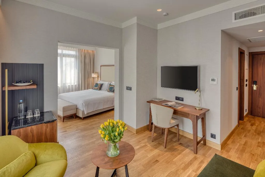 JUNIOR SUITE STANDARD Room, Electra Palace Thessaloniki, Halkidiki