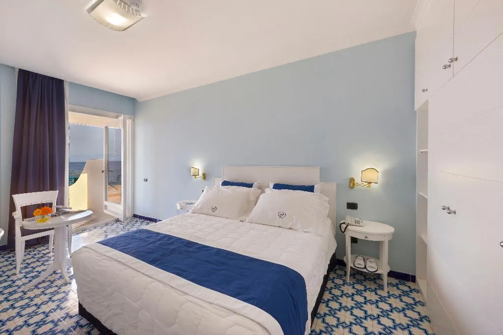 QUADRUPLE FOUR BEDROOMS ONE BATHROOM Room, Hotel Saline Palinuro, Naples