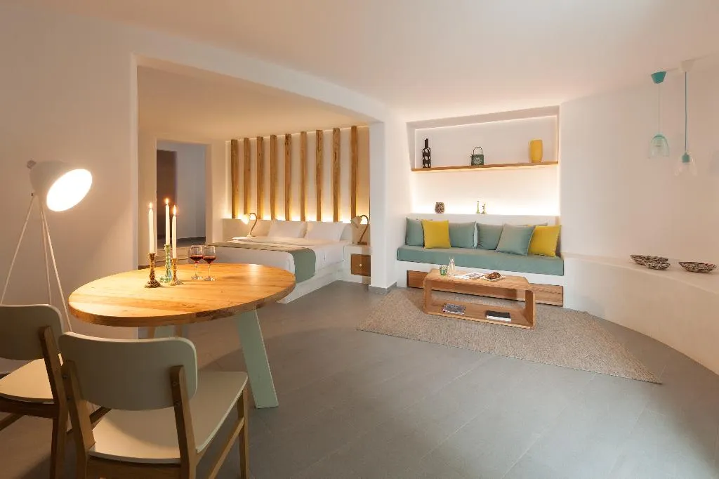 SUITE DELUXE WITH PRIVATE POOL Room, Neptune Luxury Spa Suites, Santorini