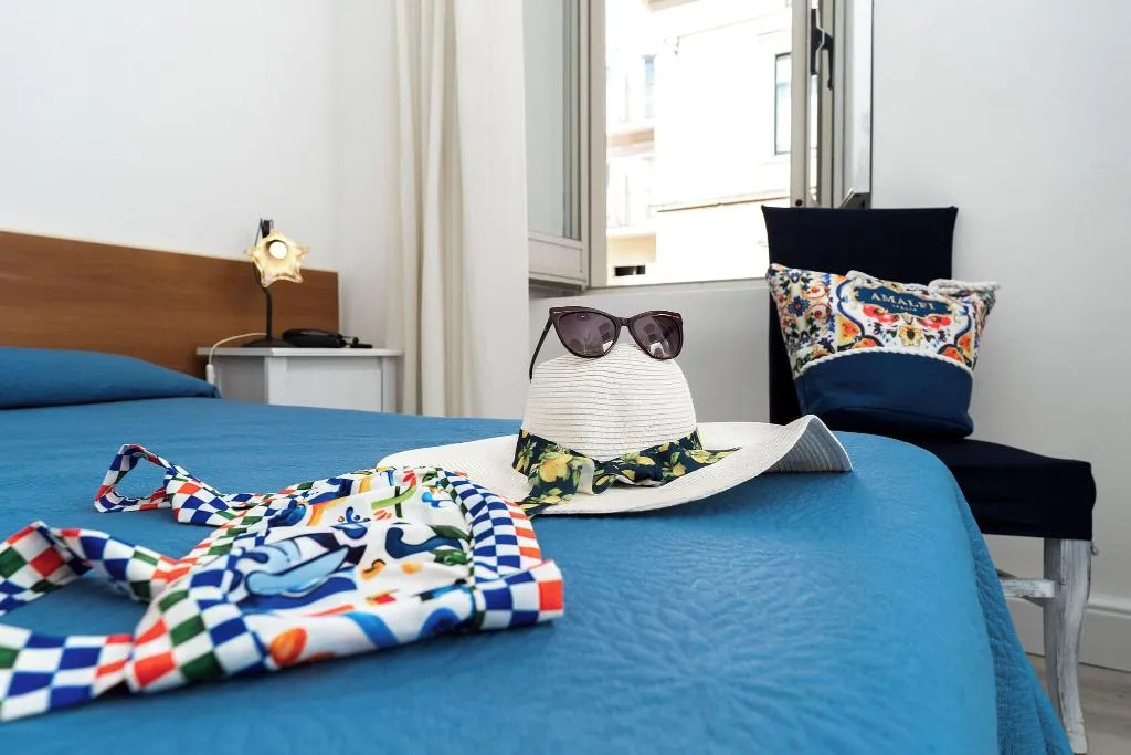 DOUBLE BASIC Room, Fontana, Naples