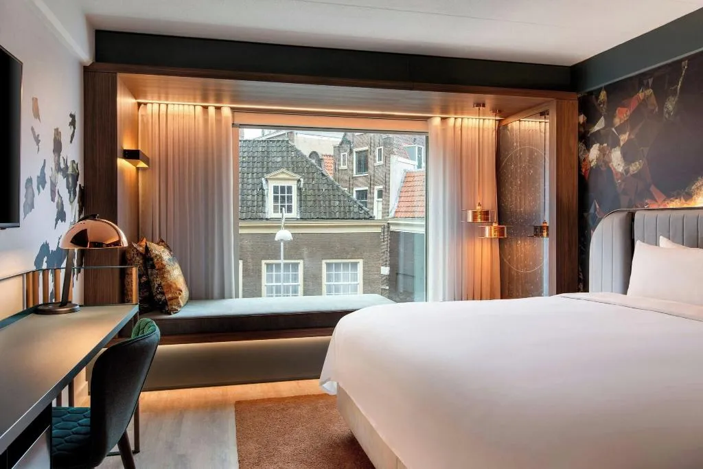 TRIPLE KING SIZE BED Room, Renaissance Amsterdam Hotel, Amsterdam