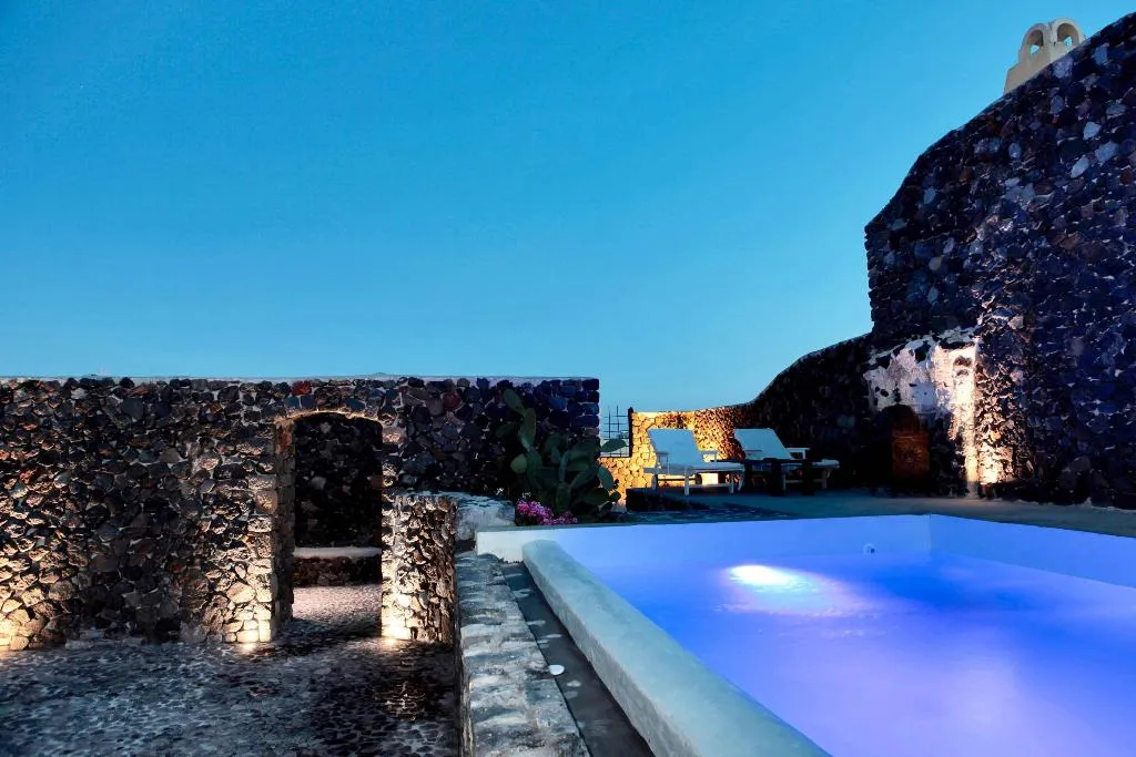 VILLA THREE BEDROOMS WITH PRIVATE POOL Room, Santorini Heritage Villas & Mansions, Santorini