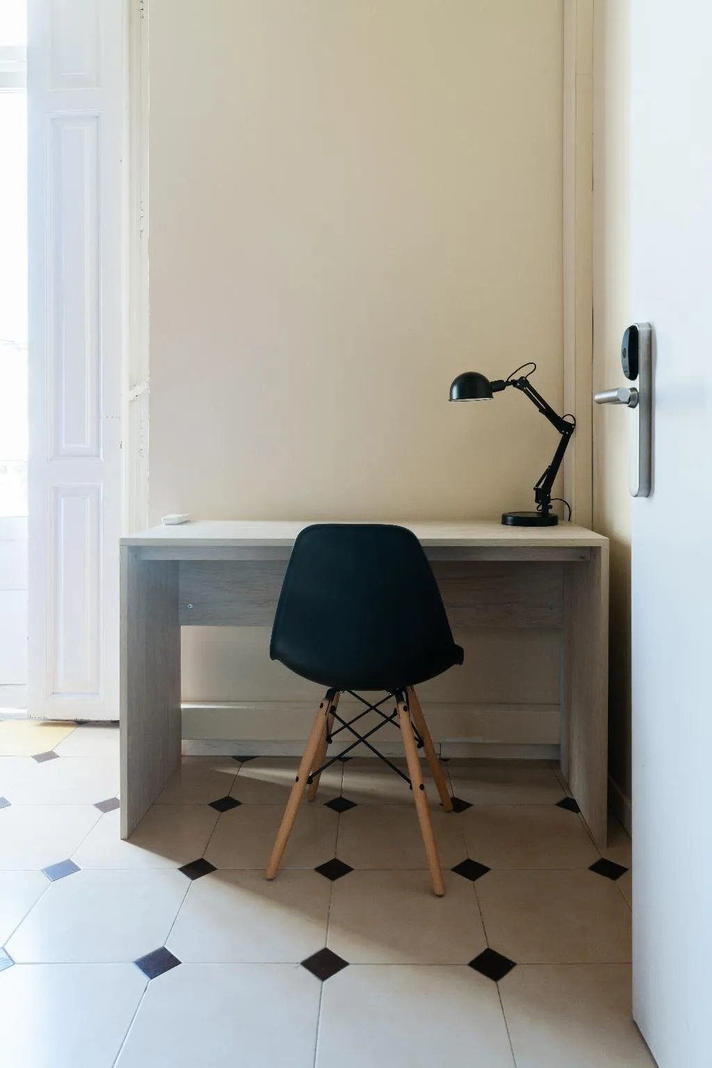 TWIN WITH SHARED BATHROOM Room, Red Nest, Valencia