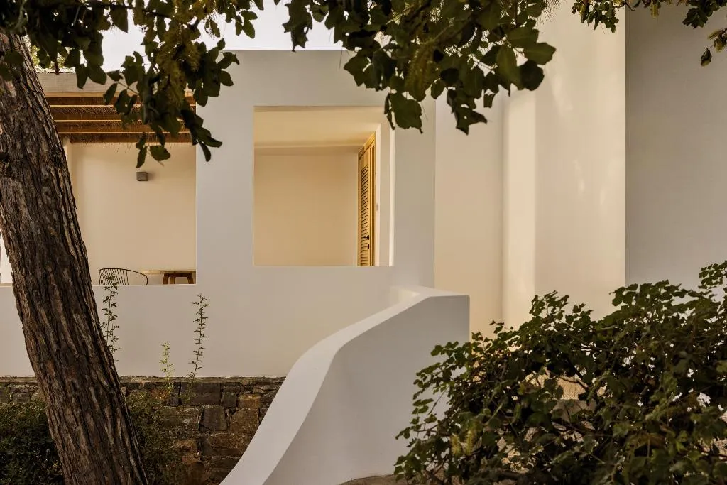 BUNGALOW SUPERIOR GARDEN VIEW Room, Minos Beach Art Hotel, a Member of Design Hotels, Crete