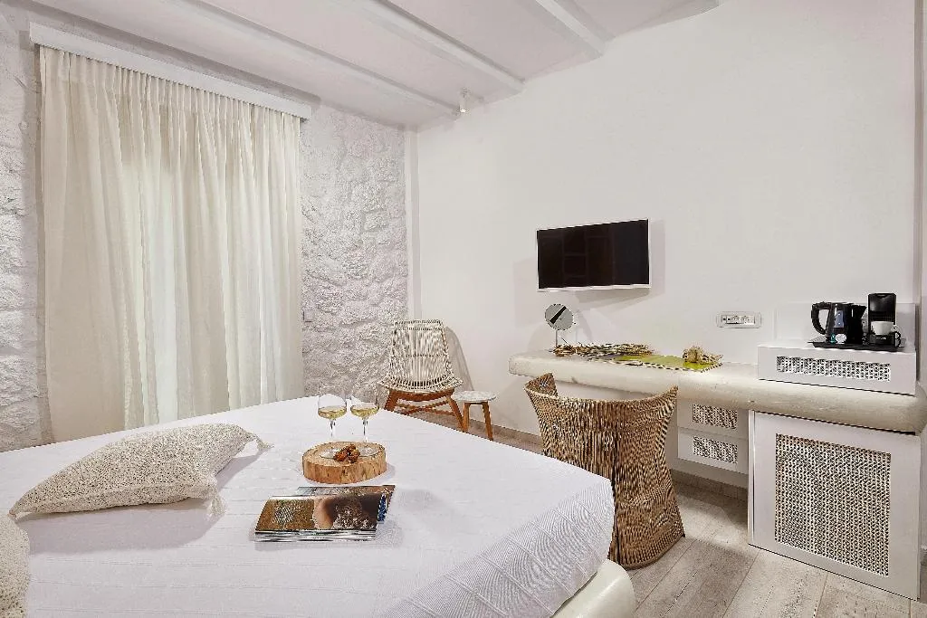 SUITE COMFORT Room, Petri Suites, Santorini