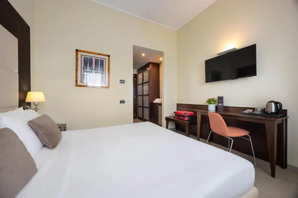 TRIPLE STANDARD Room, iH Hotels Milano Watt 13, Milan