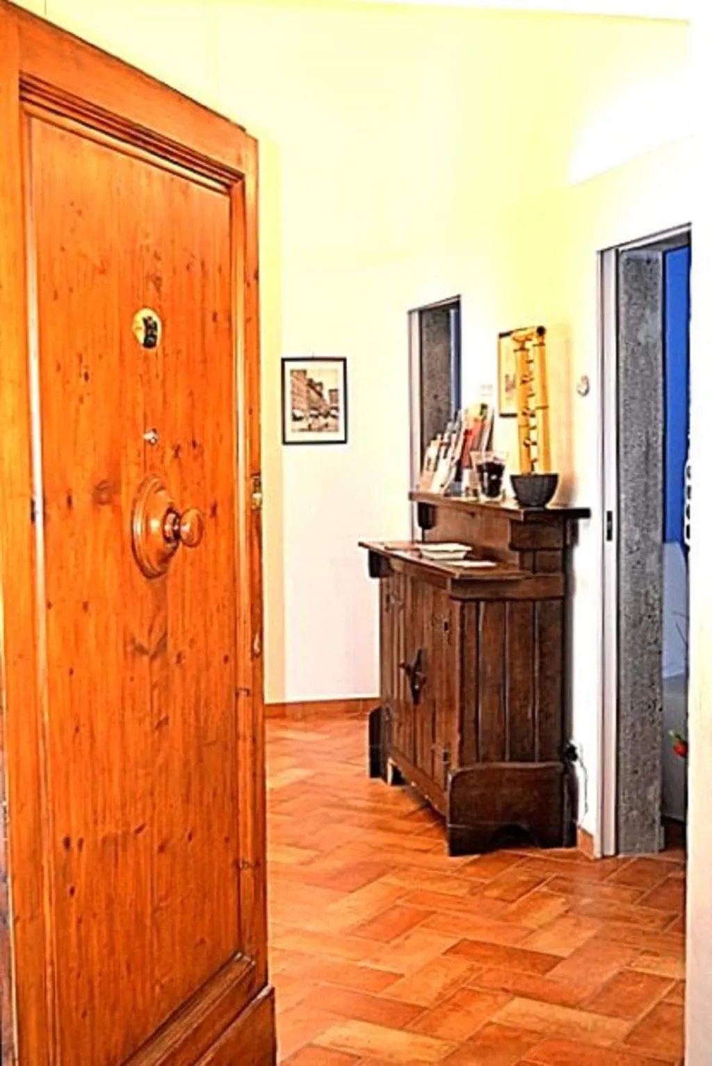 Room, Chez Moi, Florence