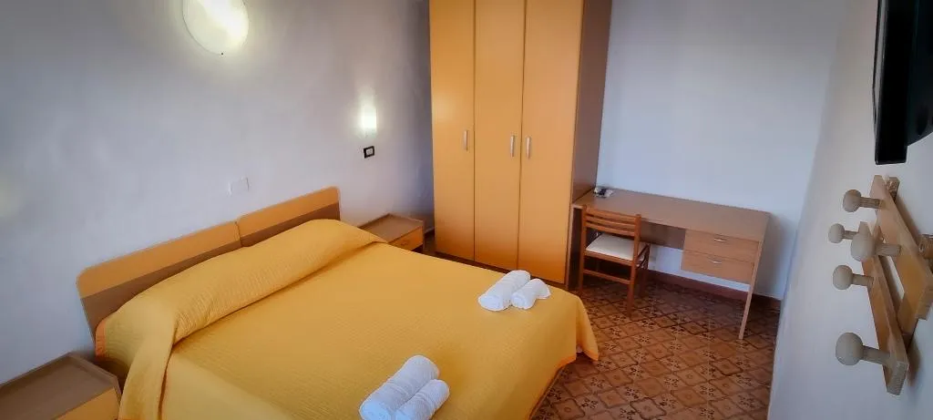 Room, Regina del Mare, Naples