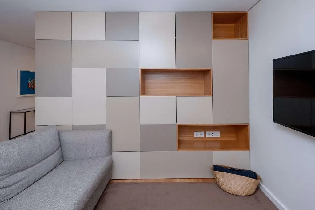 Room, Domum, Porto